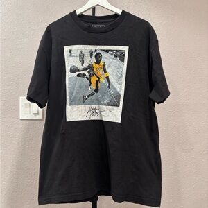 Bobby Fresh Kobe Bryant Lakers #8 Black T-shirt Size Large Used